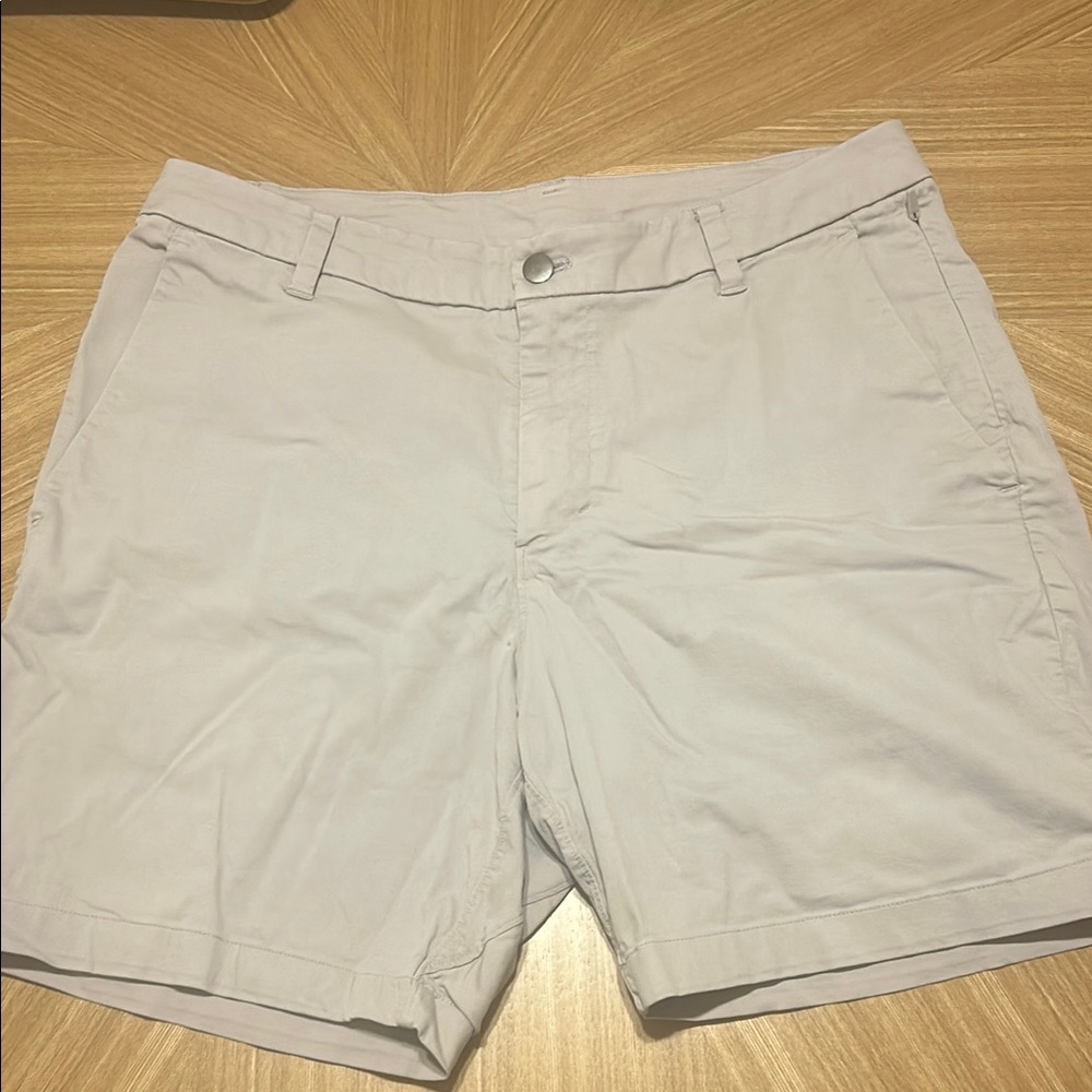lululemon athletica Men's Light Gray Flat-Front Stretch Shorts